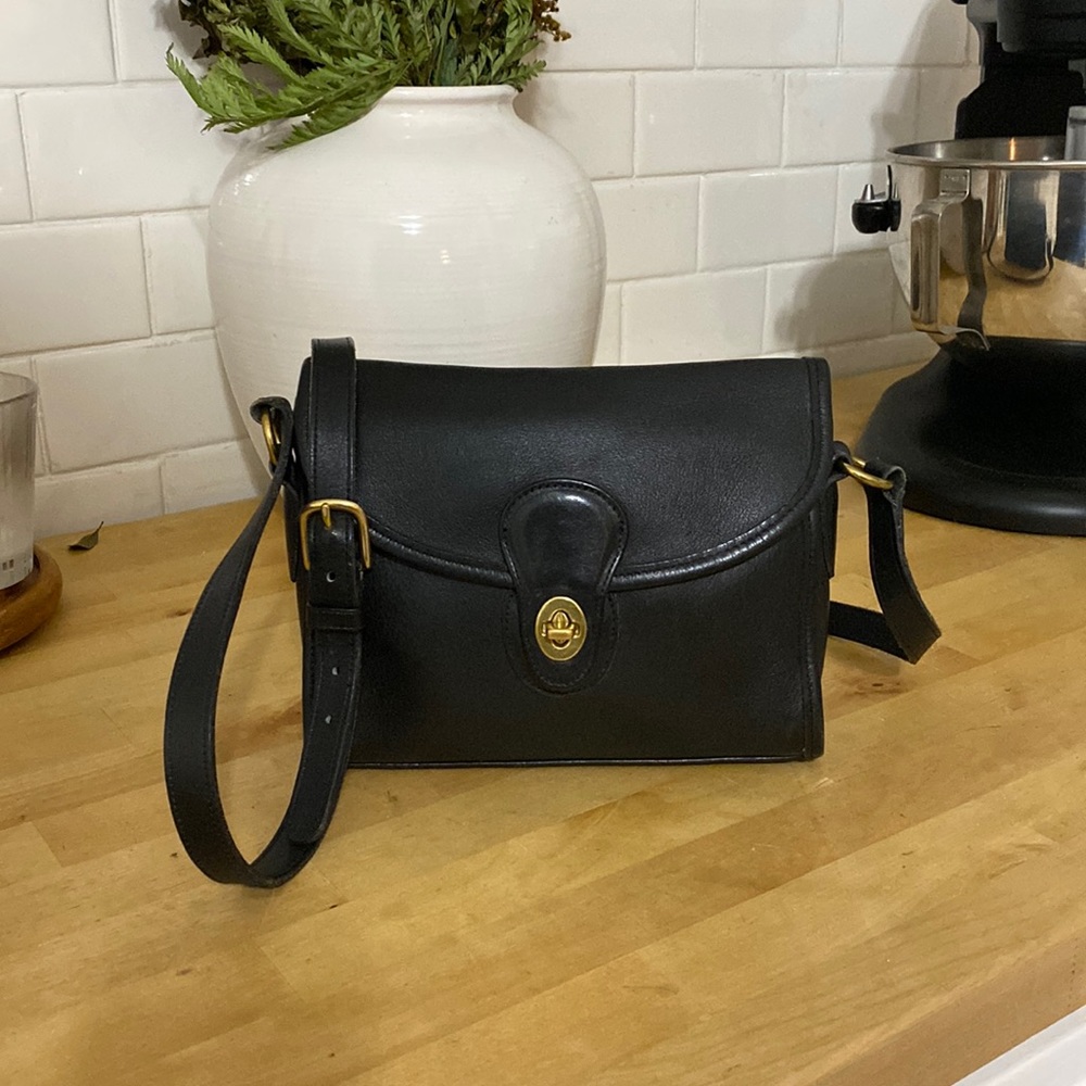 Vintage Coach turn lock flap crossbody bag